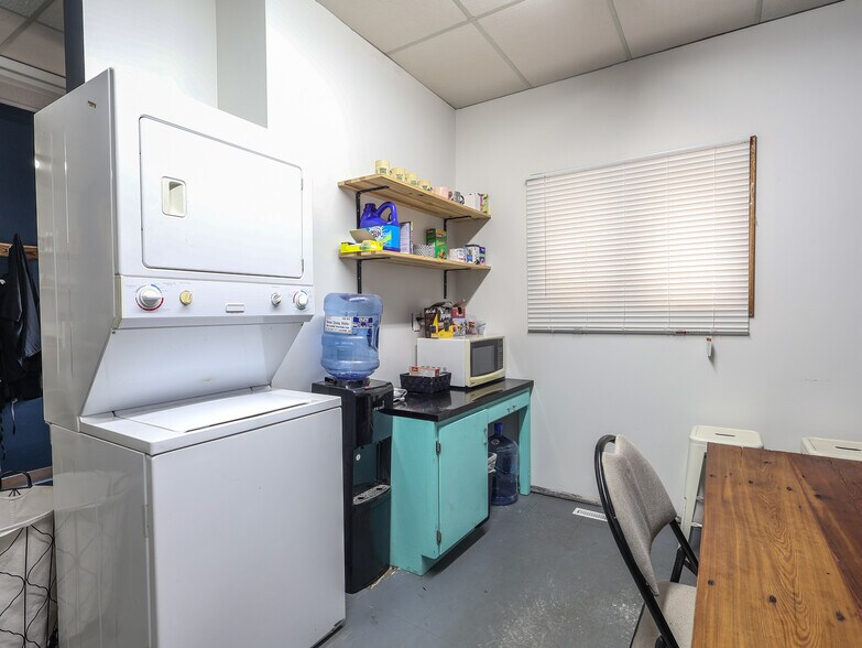 More Photos Of 5010 50 st, Stettler General Retail For Sale