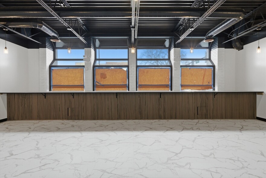 More Photos Of 2201 W Howard St, Chicago Restaurant For Lease