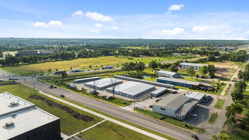 More Photos Of 753 W Pleasant Grove Rd, Rogers Self Storage For Sale