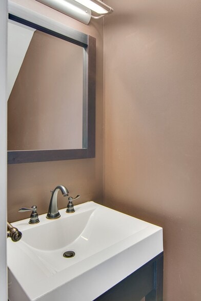 More Photos Of 487 King St, Charleston Loft Creative Space For Sale