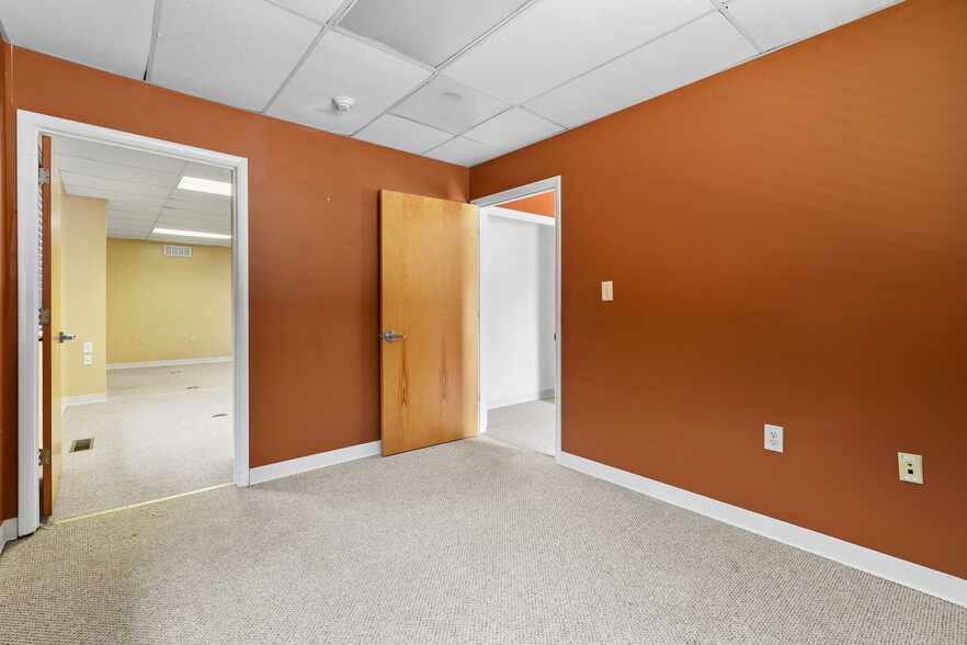 More Photos Of 4 Corwin Ct, Newburgh Medical For Sale