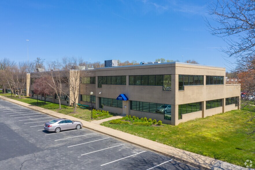 More Photos Of 252 Chapman Rd, Newark Office For Lease