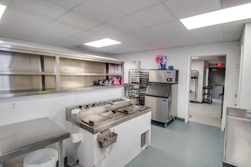 More Photos Of 711 S Central Ave, Roxana General Retail For Sale