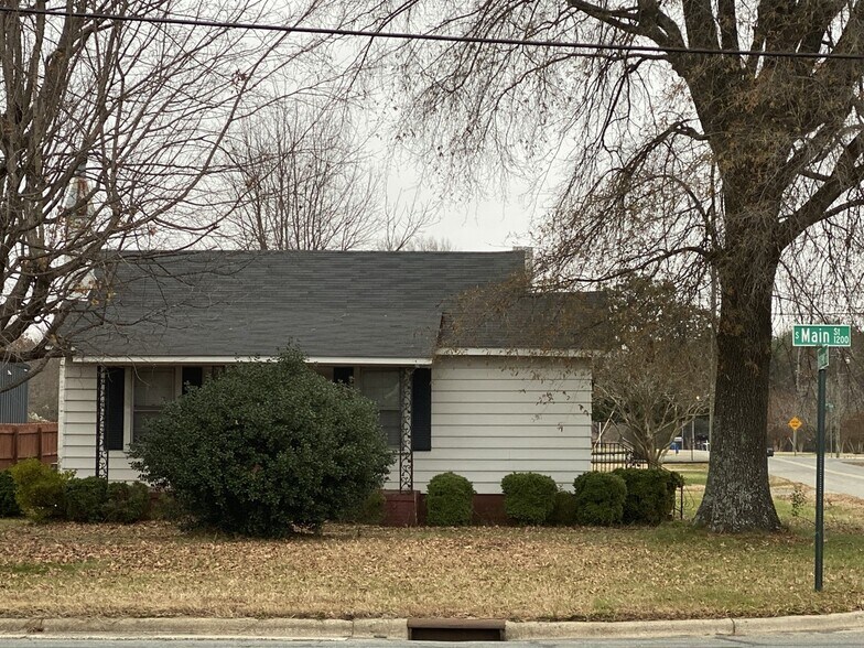 More Photos Of 1202 S Main St, Graham Office Residential For Sale