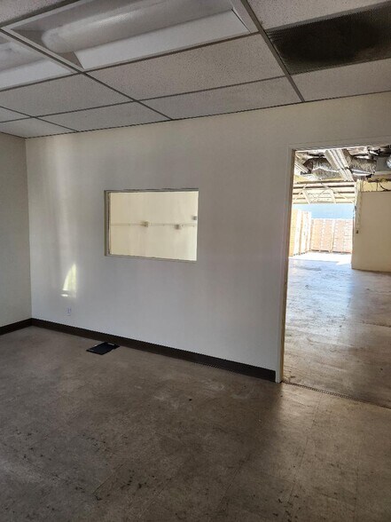 More Photos Of 6160 Lemona Ave, Van Nuys Warehouse For Lease