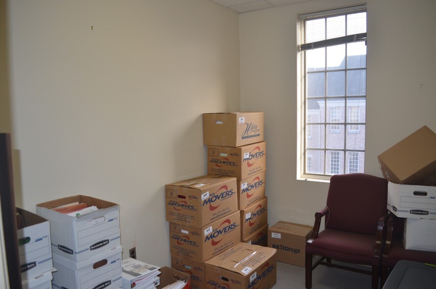 More Photos Of 3923 Blenheim Blvd, Fairfax Medical For Sale