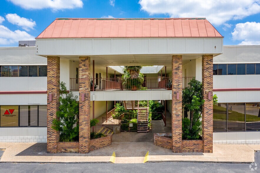 More Photos Of 7400 Louis Pasteur Dr, San Antonio Office For Sale