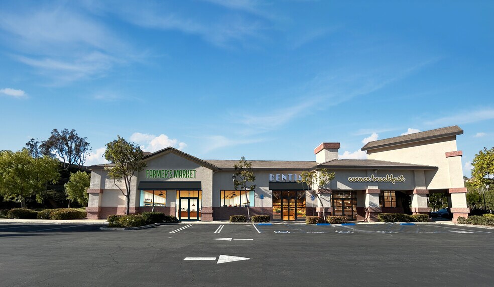 More Photos Of 3941 Spring Rd, Moorpark Storefront Retail Office For Lease