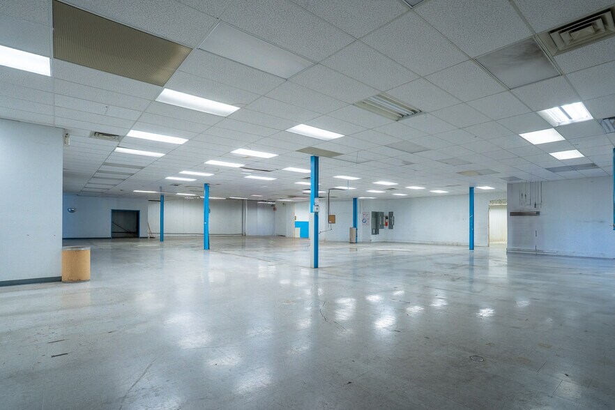 More Photos Of 59 Montclair Dr, Woodstock Warehouse For Sale