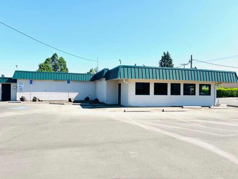 More Photos Of 5094 Main St, Springfield Restaurant For Lease