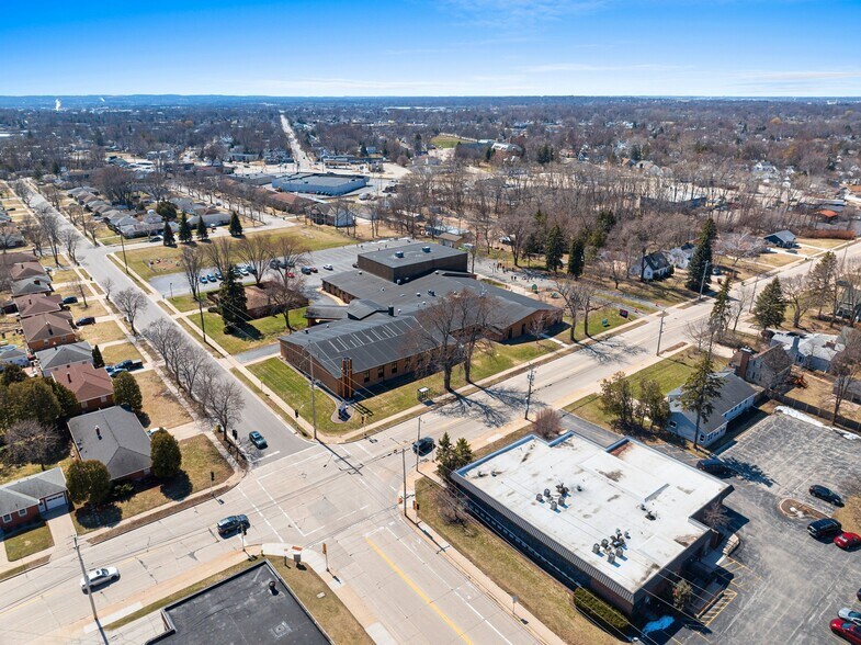 More Photos Of 1751 Deckner Ave, Green Bay Medical For Sale