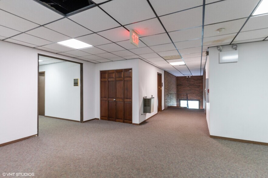 More Photos Of 675 E Irving Park Rd, Roselle Office Residential For Sale