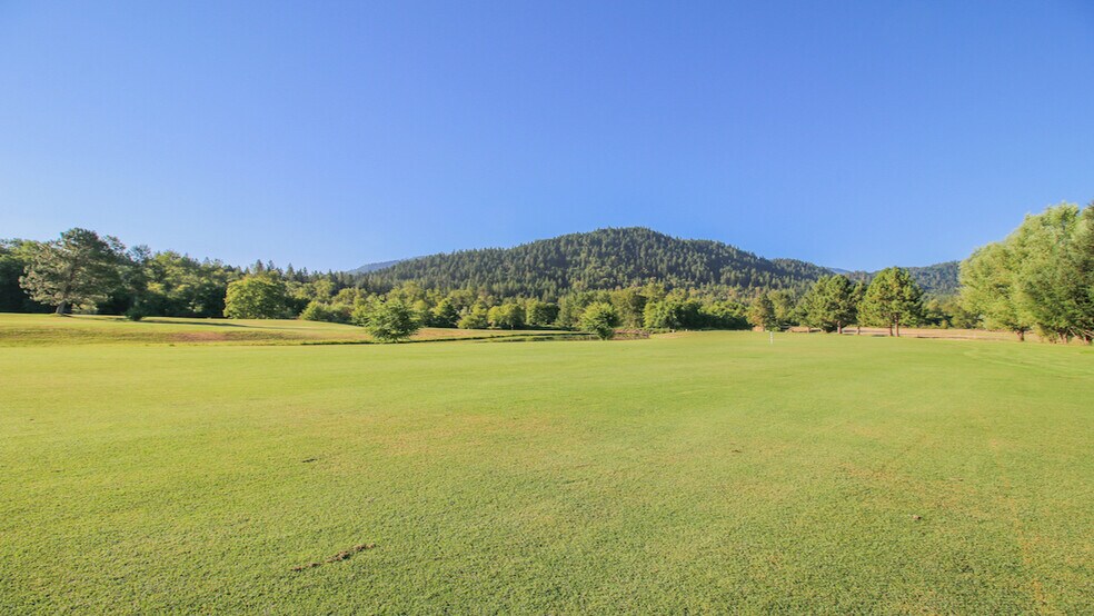 More Photos Of 7350 New Hope Rd, Grants Pass Golf Course Driving Range For Sale