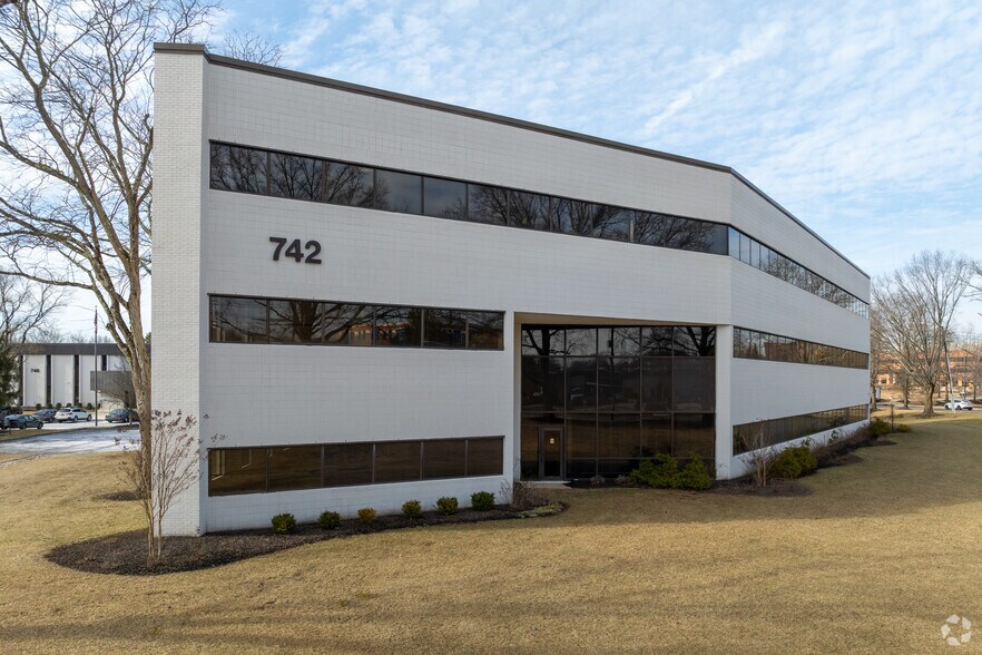 More Photos Of 746 Alexander Rd, Princeton Office For Sale