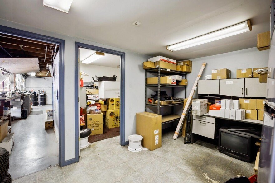 More Photos Of 9800 S Congress St, New Market Auto Repair For Sale