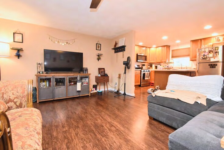 More Photos Of 517 E Monroe St, Metamora Multifamily For Sale