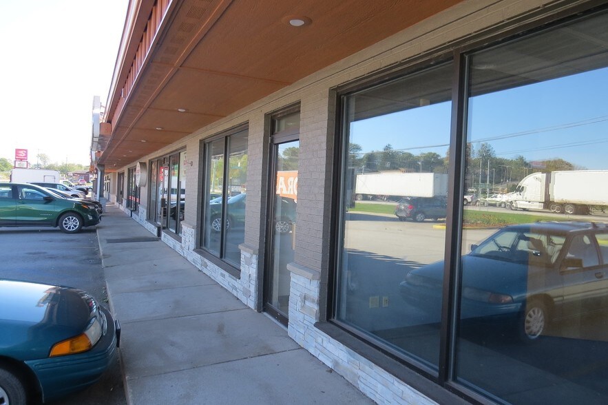 More Photos Of 265 Morthland Dr, Valparaiso Storefront Retail Office For Lease