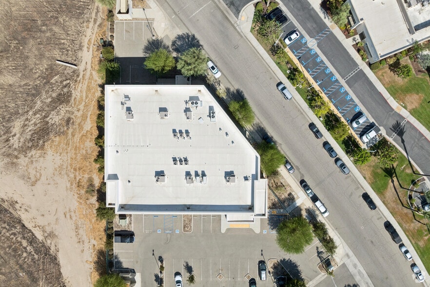 More Photos Of 5000 Commerce Dr, Bakersfield Medical For Sale