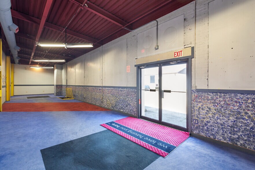 More Photos Of 412 Harrison St, Kalamazoo Freestanding For Lease