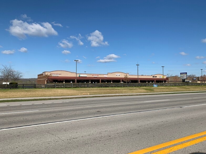 More Photos Of 1355 Veterans Memorial Ln, Bowling Green Storefront For Lease