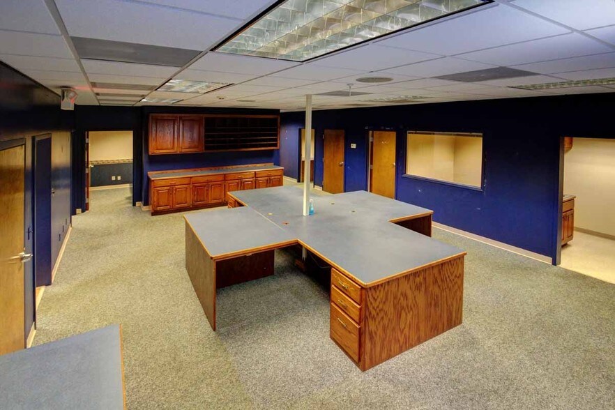 More Photos Of 2251 Jesse Jewell Pky, Gainesville Office For Sale