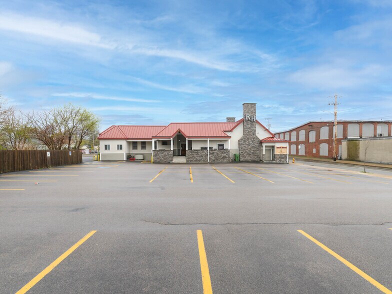 More Photos Of 176 Columbus Ave, Pawtucket General Retail For Sale