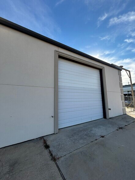 More Photos Of 331 Highway 146 S, La Porte Warehouse For Lease