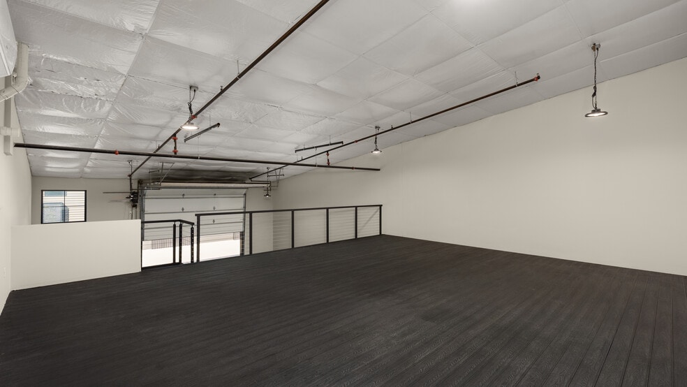 More Photos Of 13807 FM 812 Rd, Del Valle Warehouse For Sale