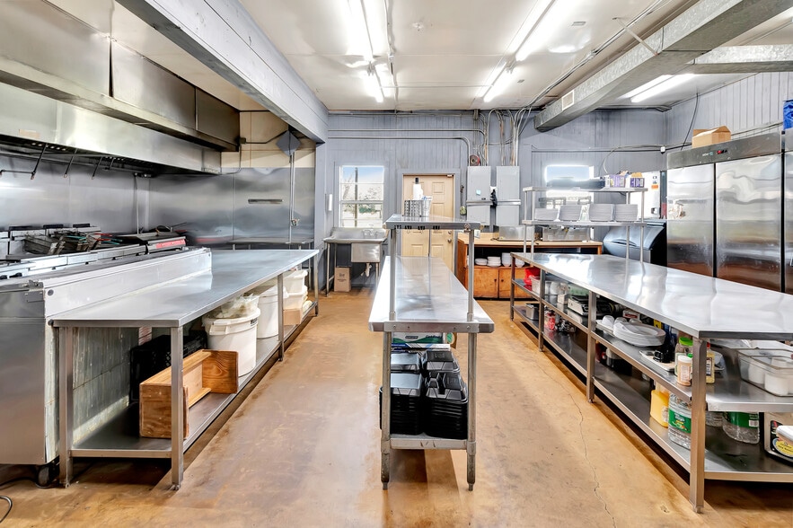 More Photos Of 321 Kolle Road, Inez General Retail For Sale