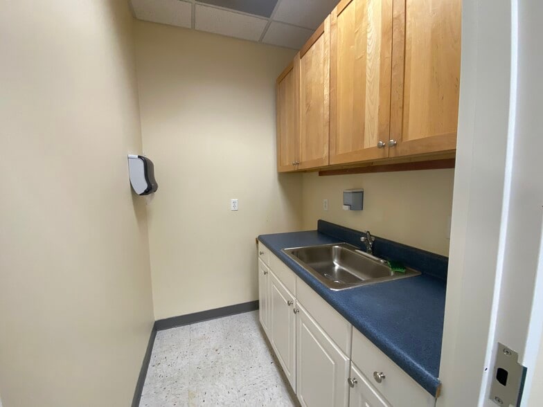 More Photos Of 1010 Kennedy Dr, Key West Medical For Sale