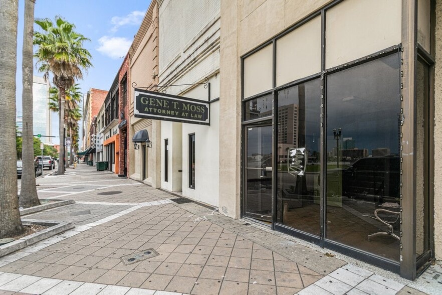More Photos Of 327-345 E Bay St, Jacksonville Storefront Retail Office For Lease