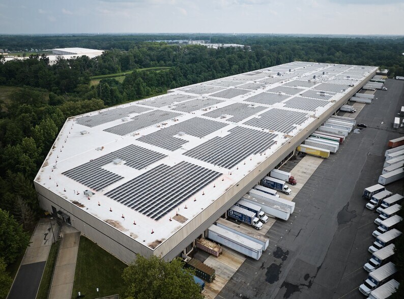 More Photos Of 400 Cabot Dr, Hamilton Distribution For Lease