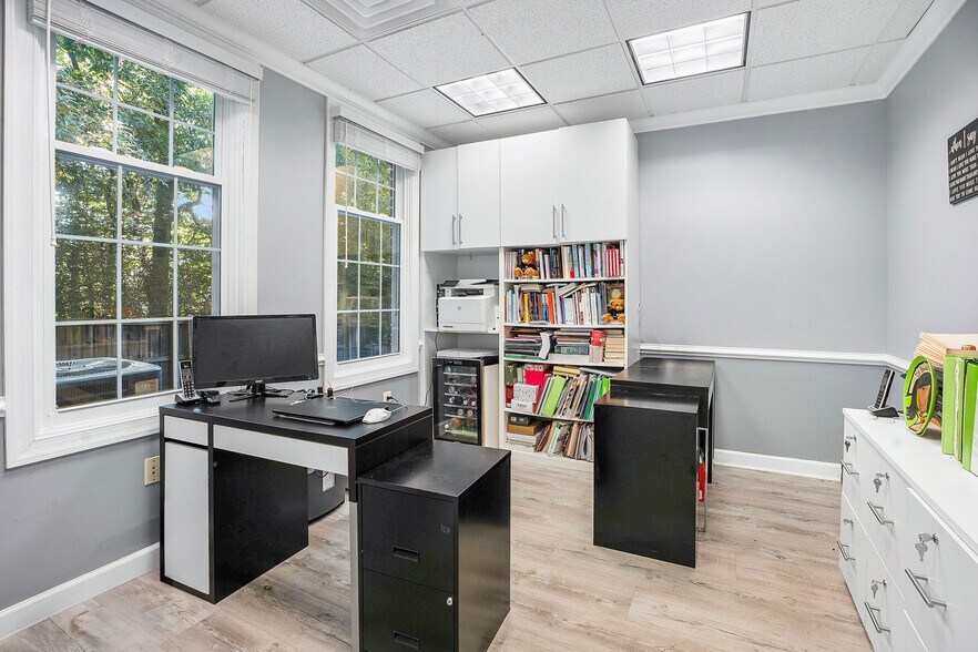 More Photos Of 7901-7915 Belle Point Dr, Greenbelt Office For Sale