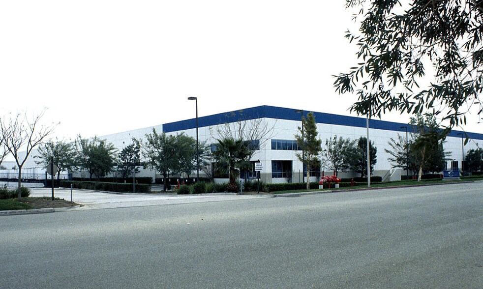 More Photos Of 10613 Jasmine St, Fontana Distribution For Lease