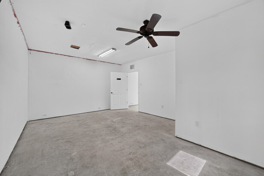 More Photos Of 5195 E Silver Springs Blvd, Silver Springs Freestanding For Sale