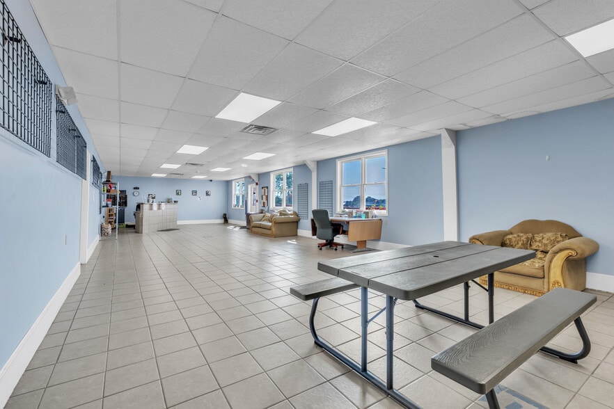 Primary Photo Of 203 Long Plain Rd, Whately Service For Sale