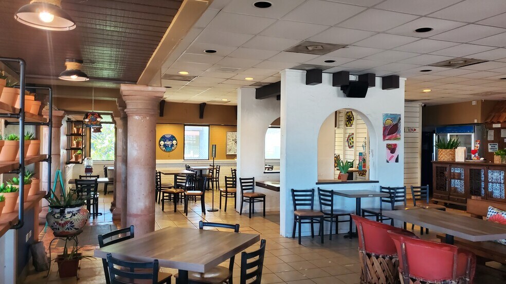 More Photos Of 9902 Gulf Fwy, Houston Restaurant For Sale