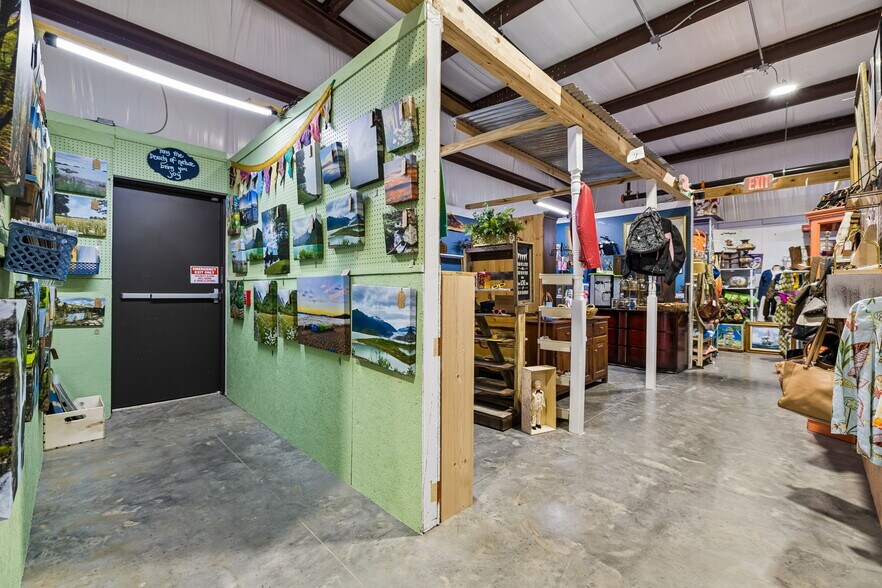 More Photos Of 4070 Old Highway 431, Greenbrier Freestanding For Sale