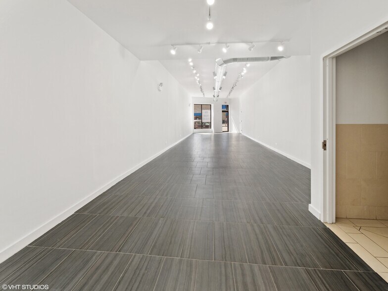 More Photos Of 2901-2911 N Clark St, Chicago Storefront Retail Residential For Lease