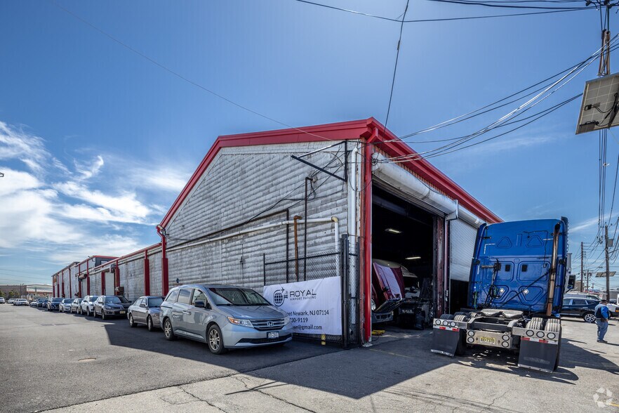 More Photos Of 234 Pacific St, Newark Service For Lease