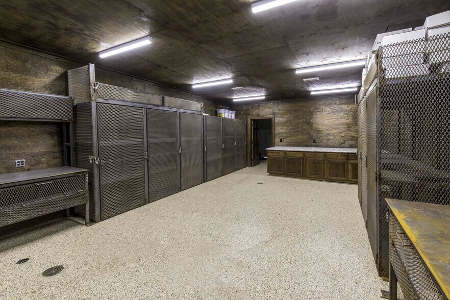 More Photos Of 636 W Tarrant Rd, Grand Prairie General Retail For Sale