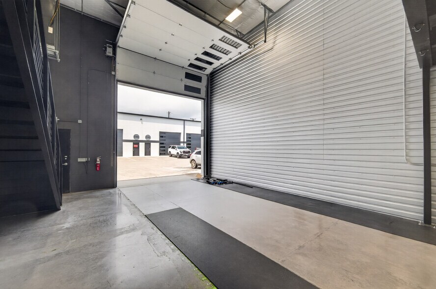 More Photos Of 529 E US HWY, Boerne Unknown For Lease