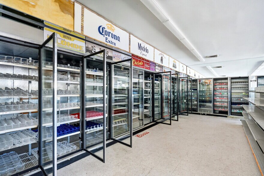 More Photos Of 6130 N State St, Ukiah Convenience Store For Lease