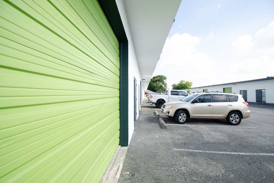 More Photos Of 6020 Jessamine St, Houston Unknown For Lease