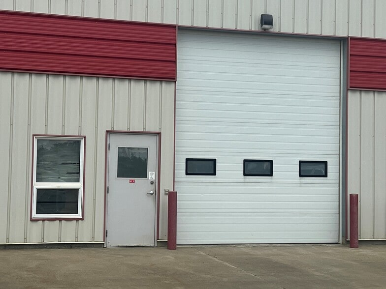 More Photos Of 5510 45th St, Leduc Manufacturing For Lease