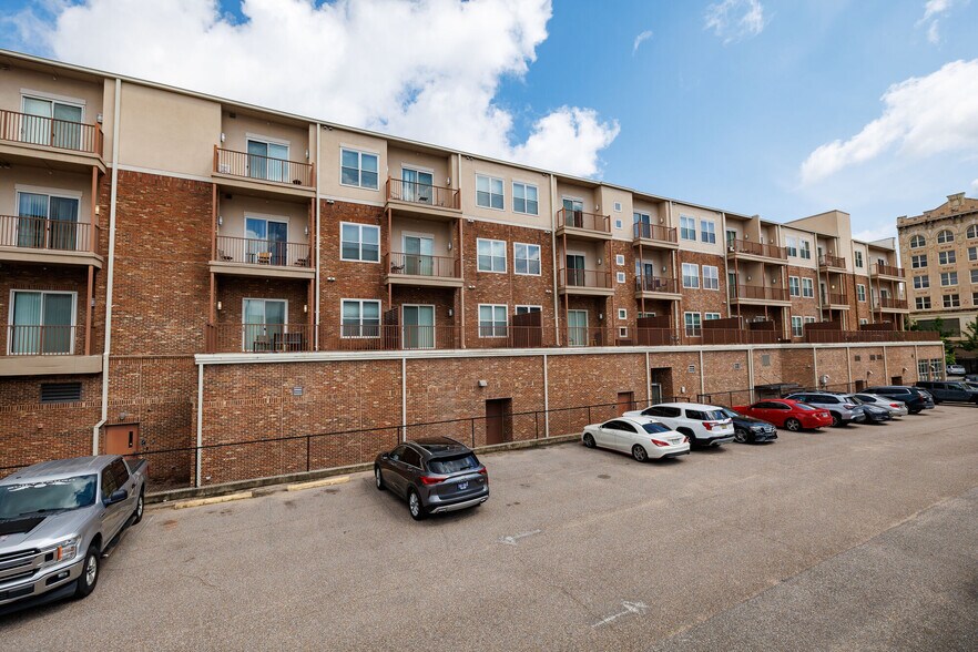 More Photos Of 79 Commerce St, Montgomery Apartments For Lease