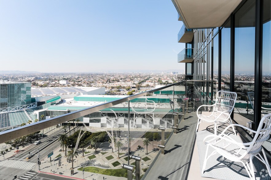 More Photos Of 1200 S Figueroa St, Los Angeles Apartments For Lease