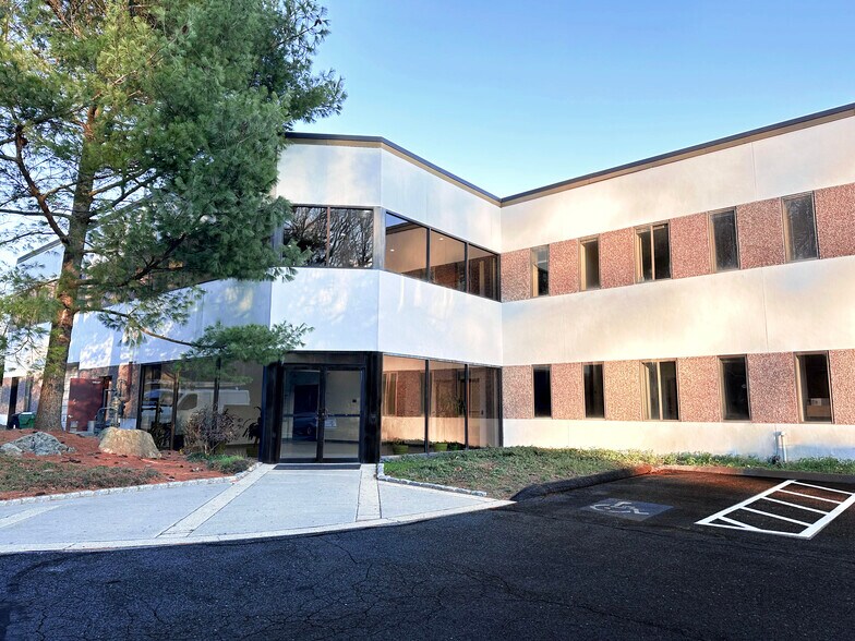 More Photos Of 26 Pearl St, Norwalk Office For Lease