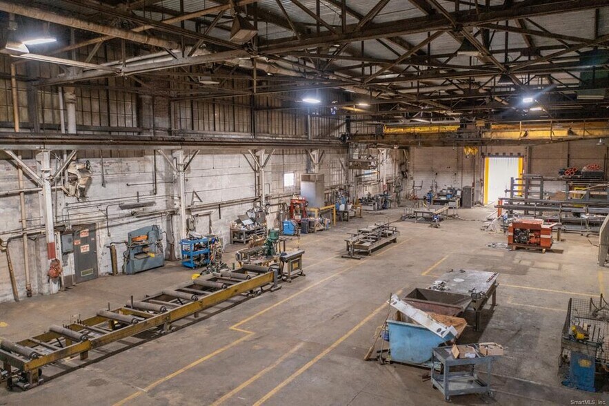 More Photos Of 30 Harris St, Putnam Warehouse For Lease