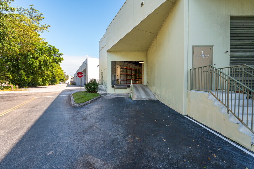 More Photos Of 1200 S Rogers Cir, Boca Raton Warehouse For Lease